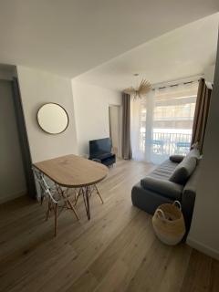 Ajaccio magnifique T2 37m2 centre ville vue mer au bord de la plage Neuf 4 couchages balcon parking privé fermé Clim wifi - Ajaccio - 6