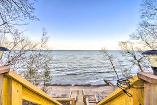 Lakefront Applegate Retreat with Private Beach! - - 9