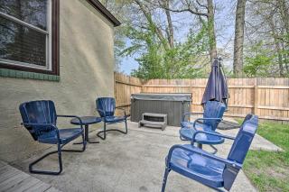 Benton Harbor Gracie Cottage with Hot Tub and Yard! - Benton Harbor - 8