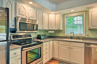 Lake Norman Retreat with Dock about 1 Mi to Marina! - Mooresville - 1