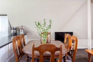 Upstairs Studio Apartment with street access - 9