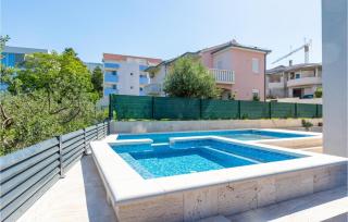 One-Bedroom Apartment In Podstrana - 0