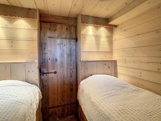 Chalet 6 pièces à Combloux avec cheminée et parking - FR-1-560-21 - Combloux - 2