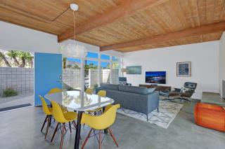 Mid Century Meiselman with Private Pool & Spa Permit# 3971 - 3