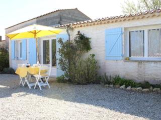 Charmante maison oléronaise avec cour, proche plage et centre, 2 couchages, ménage inclus - FR-1-246A-371 - Dolus - 0