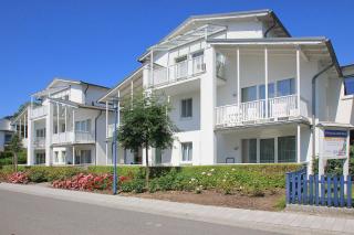 Terrasse, gratis Nutzung vom AHOI Erlebnisbad und Sauna in Sellin - Villa Karola FeWo 02 - Göhren - 0