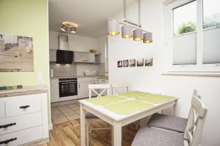 Terrasse, gratis Nutzung vom AHOI Erlebnisbad und Sauna in Sellin - Villa Karola FeWo 02 - Göhren - 2