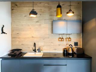 Stay On Main Plett - Contemporary 2-Bedroom Apartment - 8