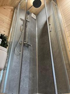 Peacock Lake Glamping - Nottingham - 6