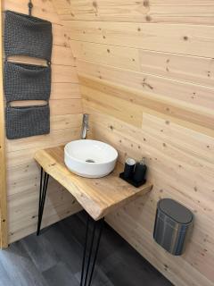 Peacock Lake Glamping - Nottingham - 5