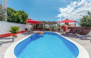 Nice Home In Turanj With Jacuzzi - Turanj - 9