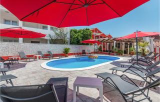 Nice Home In Turanj With Jacuzzi - Turanj - 7