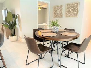 Beautiful Modern Home in Jensen Beach with Heated Pool Near Downtown and Beaches - 9