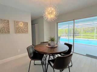 Beautiful Modern Home in Jensen Beach with Heated Pool Near Downtown and Beaches - Jensen Beach - 6