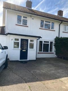 Findon House- Spacious 3BR, contractor, relocations friendly,10mins from GATWICK Airport, free parking, WIFI, garden - Crawley - 5