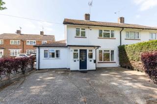 Findon House- Spacious 3BR, contractor, relocations friendly,10mins from GATWICK Airport, free parking, WIFI, garden - 0