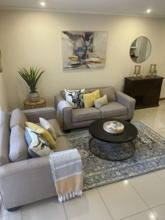 Sunninghill Luxury Spacious Executive Penthouse - 9