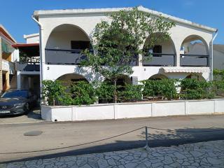Apartments Branka- 4 apartments in house- 1 apartment has jacuzzi - Vir - 6
