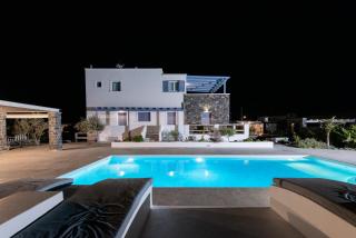 Golden Sunrise Suites in Santorini - Kamari - 3