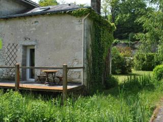 Charmant gîte paysan XIXe avec terrasse et jardin bordé par un ruisseau, à 1,5 km d'Azay-le-Rideau - FR-1-381-417 - 9
