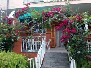 Casa a pochi passi dal mare - La Caletta - 0