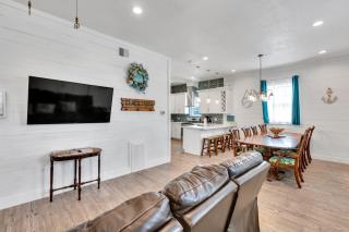 Sea-Esta Completely Renovated 2 Story Home Only 1,5 Blocks to the Beach! home - Galveston - 7