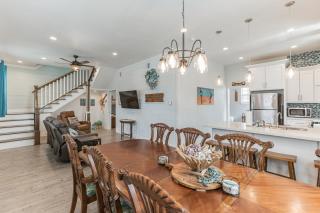 Sea-Esta Completely Renovated 2 Story Home Only 1,5 Blocks to the Beach! home - Galveston - 4