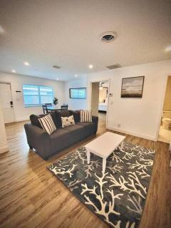 Secret Serenity! Roomy! Pool! 5 min from Beach! - Deerfield Beach - 6