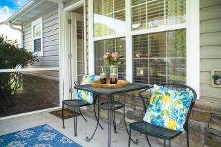 Luxe Quiet Townhouse w/Parking/Pool/By Dollywood - Pigeon Forge - 2