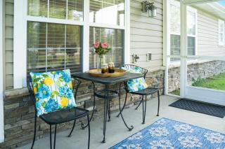 Luxe Quiet Townhouse w/Parking/Pool/By Dollywood - 1