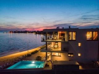 Jimmys Beach Privlaka direkt am Meer und beheiztem Pool - Privlaka - 9