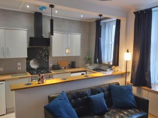 One bedroom flat, very close to Town center. - 3