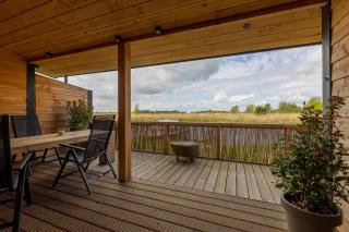 Buiten Huisje aan de Vaart 2 - 4