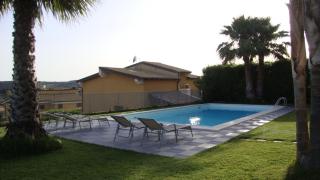 appartamento in moderna villa con piscina - 1