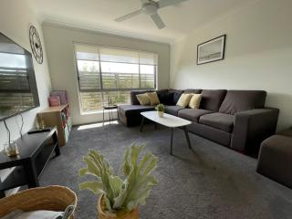 Family Holiday Vibe House in Dakabin - Dakabin - 5