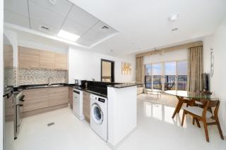 ALH Vacay - One Bedroom in Canal Residence West Spanish Sports City - Dubai - 8