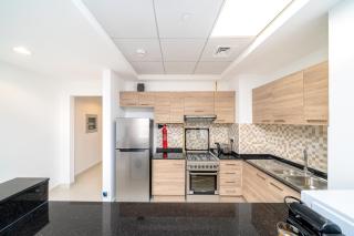 ALH Vacay - One Bedroom in Canal Residence West Spanish Sports City - Dubai - 5