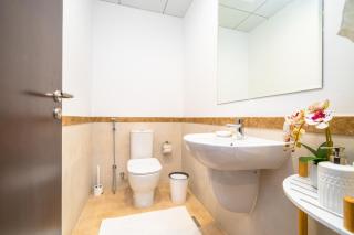 ALH Vacay - One Bedroom in Canal Residence West Spanish Sports City - Dubai - 1