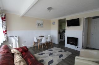 Relaxing Chalet on popular California Sands short stroll to beach, nr Norfolk Broads & Great Yarmouth - Scratby - 0