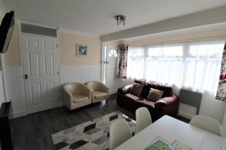 Relaxing Chalet on popular California Sands short stroll to beach, nr Norfolk Broads & Great Yarmouth - Scratby - 2
