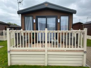 Lazy Bunny Lodge with Hot Tub - Malton - 5