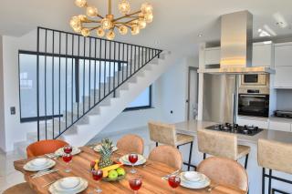 Modern 4 Bedroom villa with sea views & salt-water pool - Kaş - 8