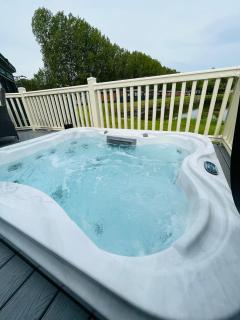 Pebble Lodge with Hot Tub - York - 7
