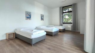 Tolstov Apartments - City Apartments with 2 , 3 and 6 Rooms - 15 Min to Messe DUS and Old Town DUS - 2