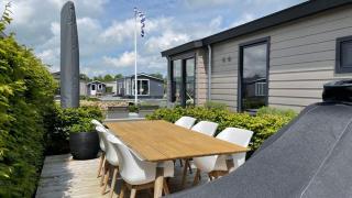PUUR Eernewoude luxe chalet direct aan open vaarwater gelegen in de Alde Feanen - 1