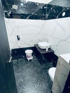 Yuvraj Residency - 1Minute Walking From Golden Temple - Amritsar - 2