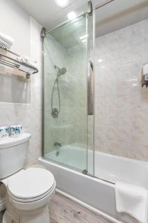 Omeo Suites - Alhambra - 9