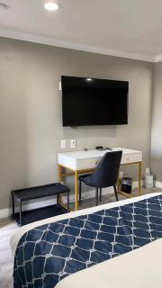 Omeo Suites - Alhambra - 7
