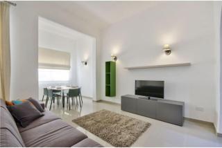 Four Bedroom Typical Maltese Townhouse - One Minute Away From The Seafront - Sliema - 7