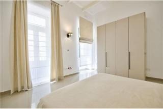 Four Bedroom Typical Maltese Townhouse - One Minute Away From The Seafront - Sliema - 2